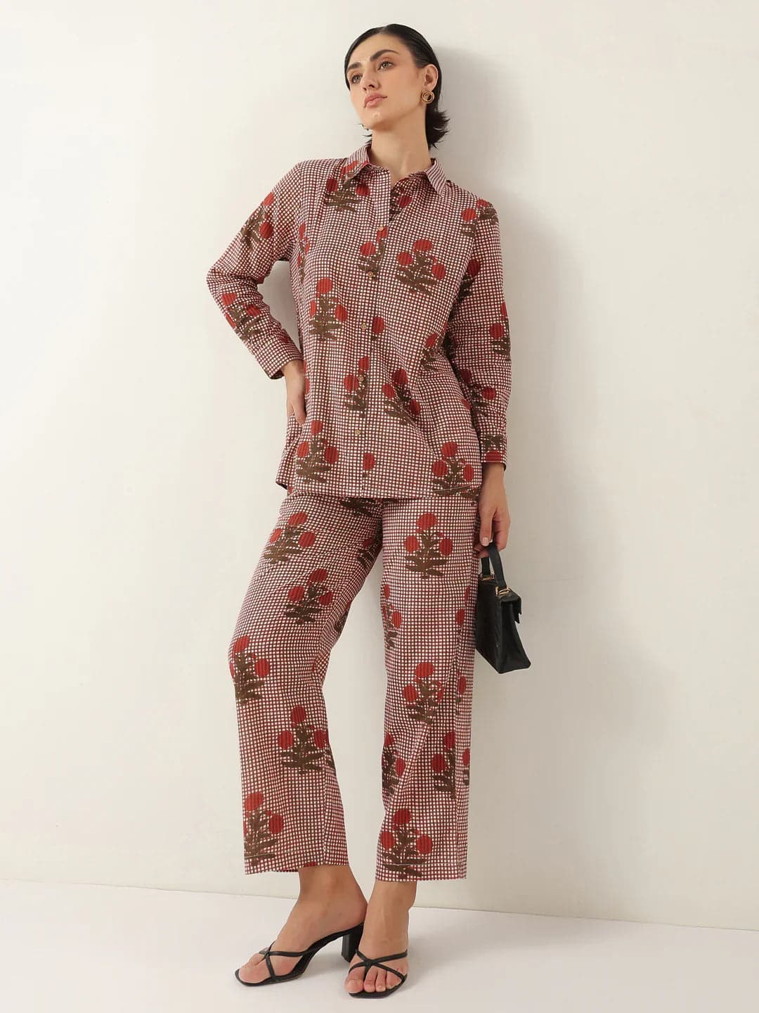 Beautix Fashion Crimson Garden Collar Rest